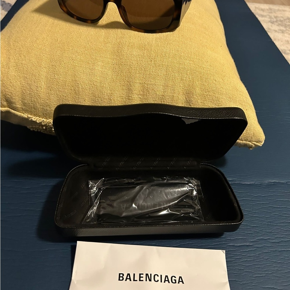 Balenciaga Sunglasses - Picture 3 of 8
